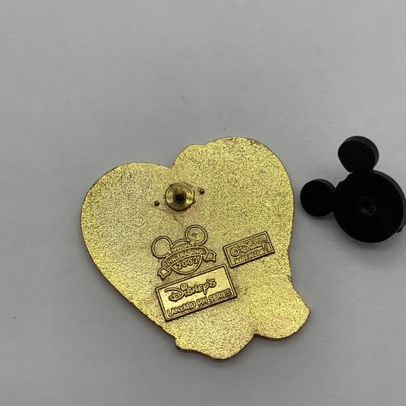 Vintage Disney Lanyard Pin Trading Series Pochahontas John Heart Pink Lapel Pin - Picture 6 of 7